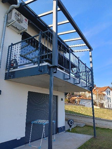 Balkon mit Dach